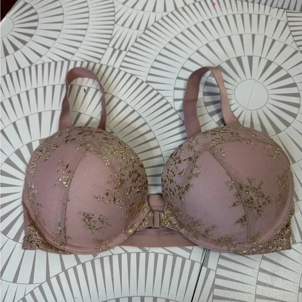 Victoria’s Secret Women’s Very Sexy Push Up Bra Size 34D Pink w/Gold Front Close